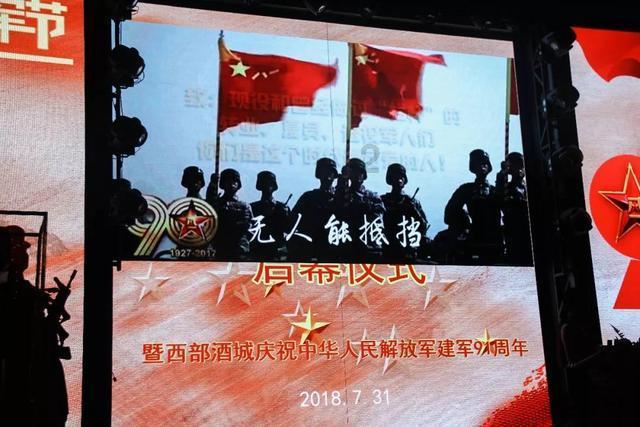 为了除静电,我把门口的墙都摸黑了……