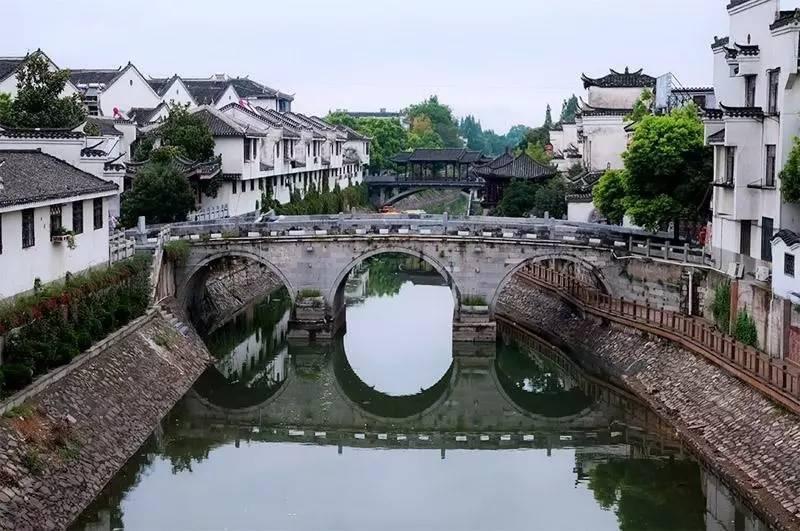民国年代,底层社会的心酸,衣不蔽体的一家人
